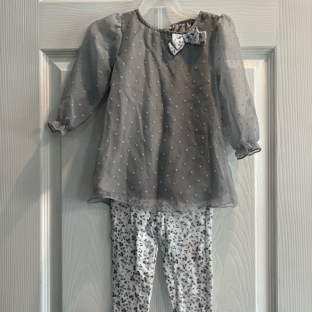 Rene’ Rofe’ baby gray silk top with white and gray leggings two piece set